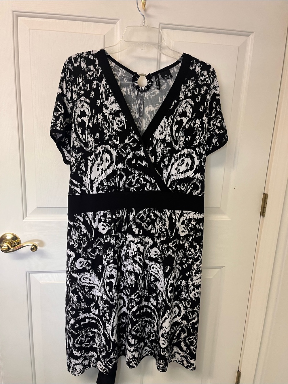 new directions Black and White Printed Wrap-Style Dress deep cleavage